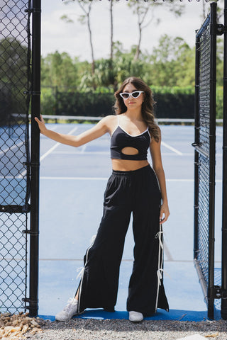 KEYHOLE ADULT CROP TOP- BLACK